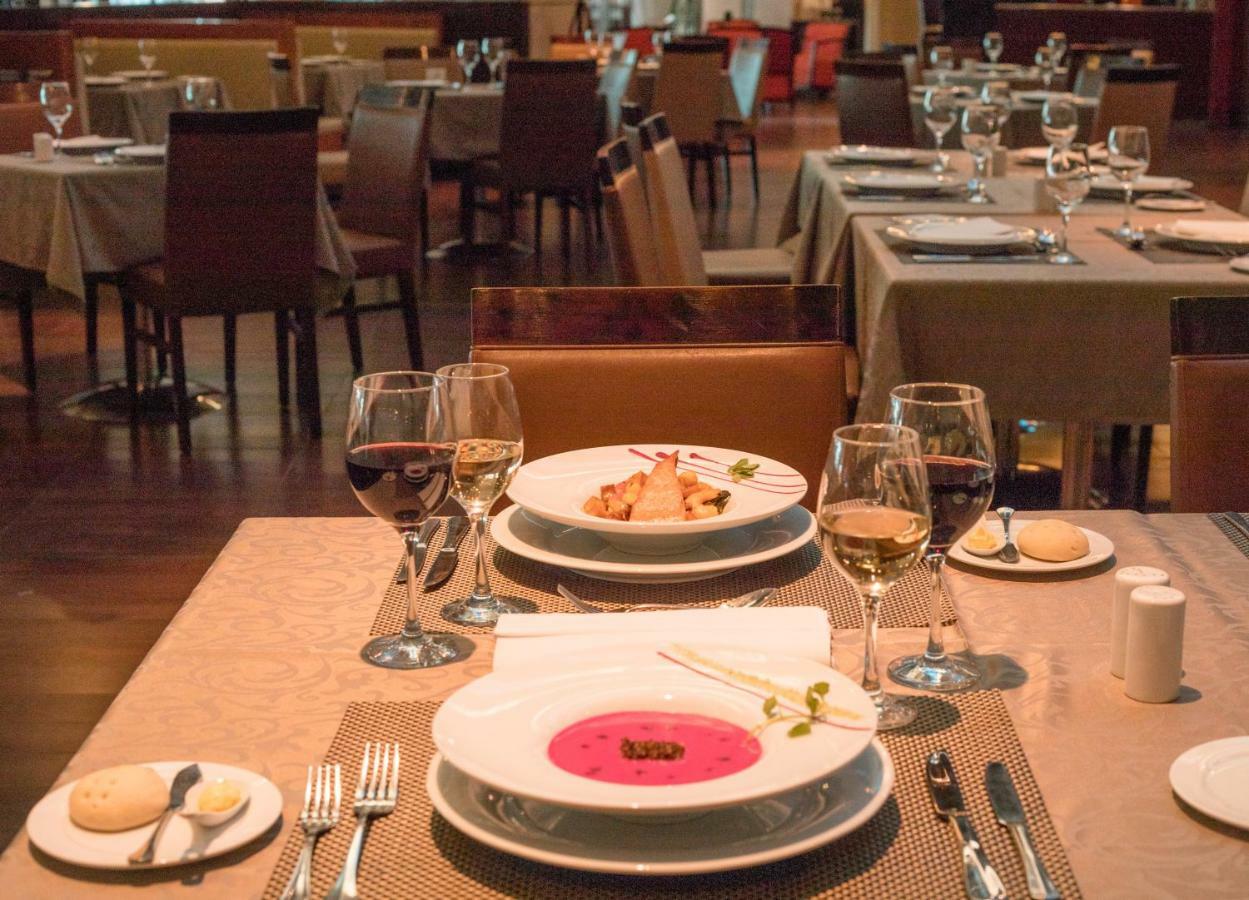 Mds Hotel Calama Luaran gambar A table set for dinner