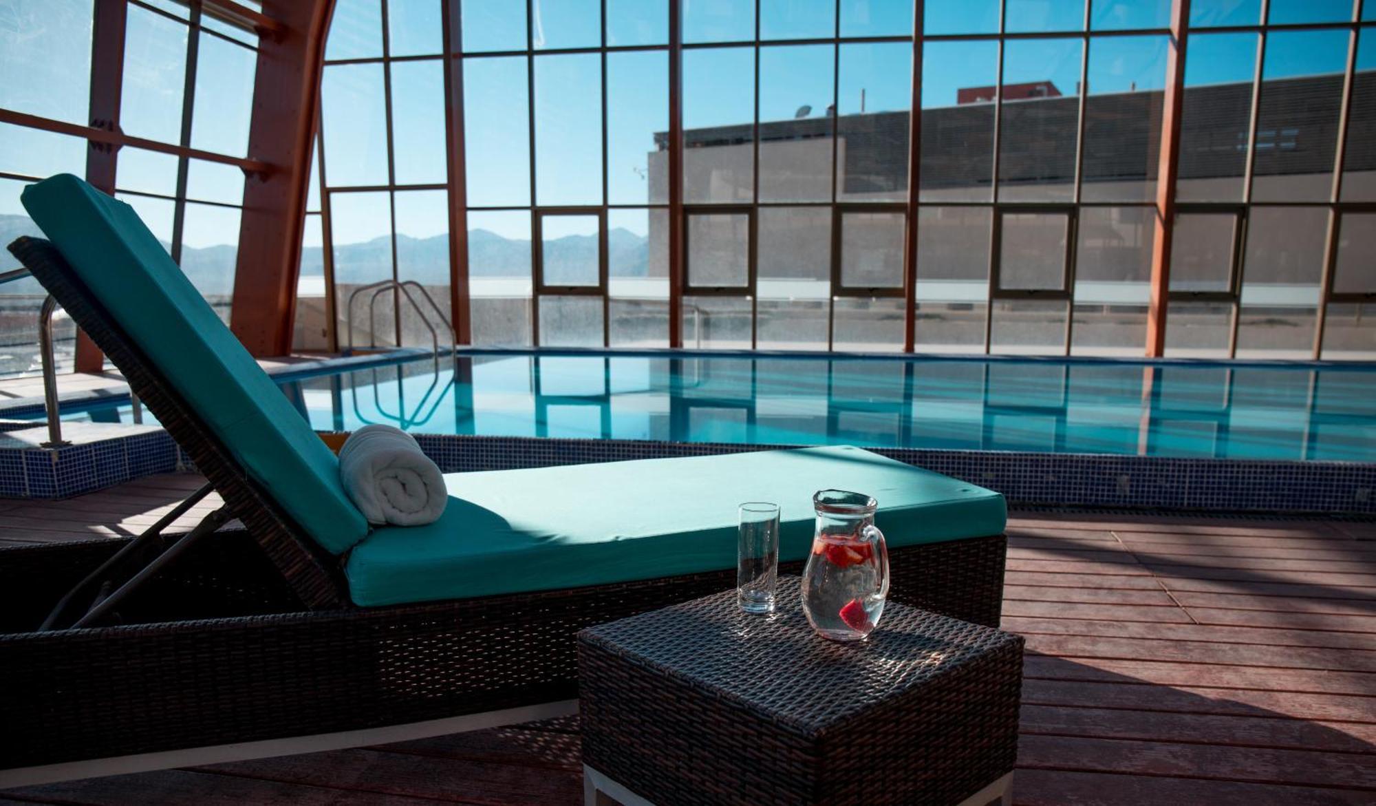 Mds Hotel Calama Luaran gambar The swimming pool at the hotel